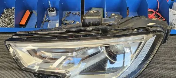 Audi A3 S3 8V Headlight/headlamp 8V0941005E
