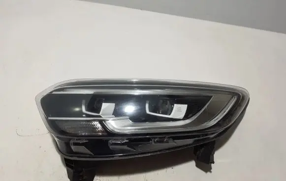 Renault Kadjar Headlight/headlamp 260608114R