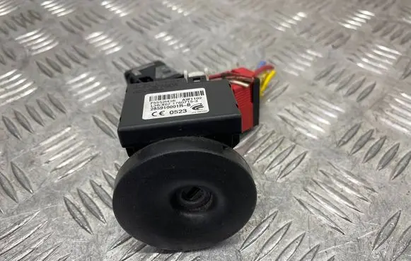 Opel Vivaro Ignition lock 285910001R F55521426 17607153