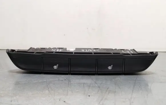 Hyundai Santa Fe Seat heating switch 299196955 93600S1030