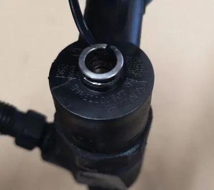 Opel Insignia A Fuel injector 0445110327
