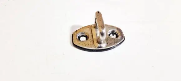 Seat Leon (1P) Front door lock loop/hook striker 