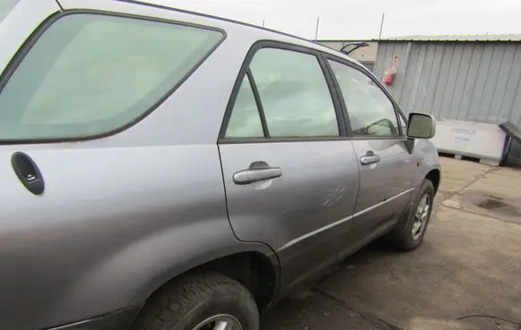 Cadillac SRX Rear door 