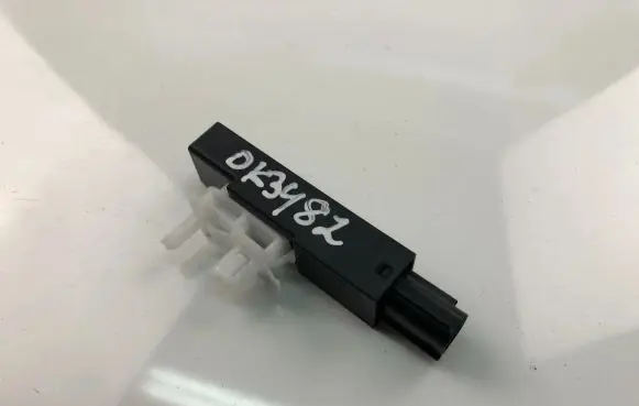 Mazda 3 II Aerial GPS antenna KD45676NXA