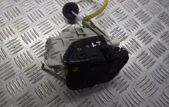 Audi A4 S4 B7 8E 8H Rear door lock