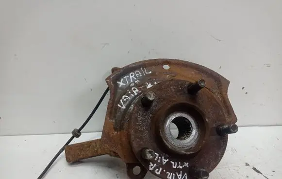 Nissan X-Trail T30 Front wheel hub