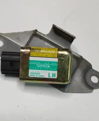 Toyota Land Cruiser (J120) Airbag deployment crash/impact sensor 8983060020 1879000460