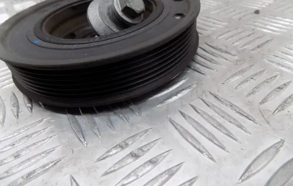 Peugeot 5008 II Crankshaft pulley 9821624380