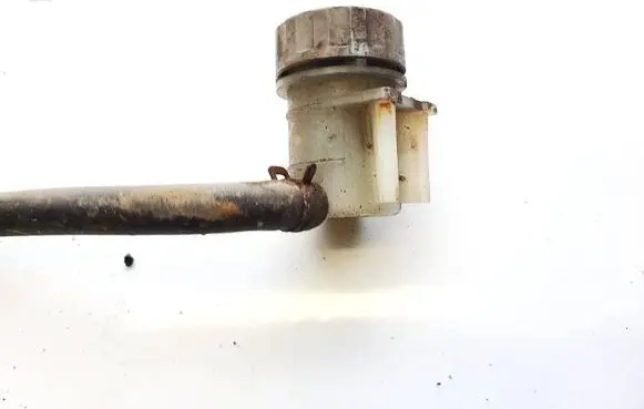 Honda FR-V Brake fluid reservoir 