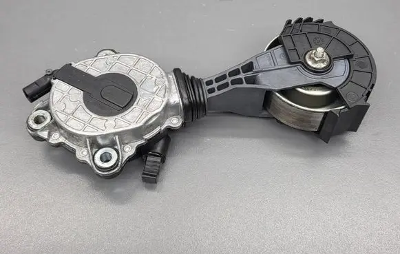 Citroen DS5 Generator/alternator belt tensioner