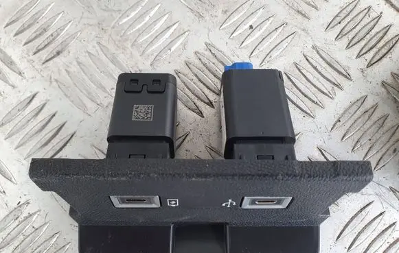 DS Automobiles 4 II USB socket connector 9848394880 98313506VV