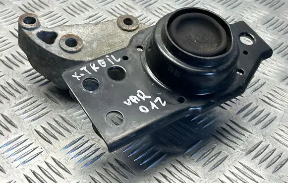 Nissan X-Trail T31 Engine mount bracket