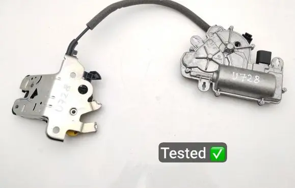 Porsche Cayenne (9Y0 9Y3) Rear door lock 4M0827506