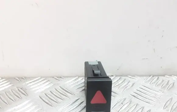 Volkswagen PASSAT B5 Hazard light switch 24742624