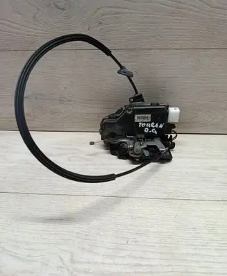 Volkswagen Touran II Rear door lock 25101D6