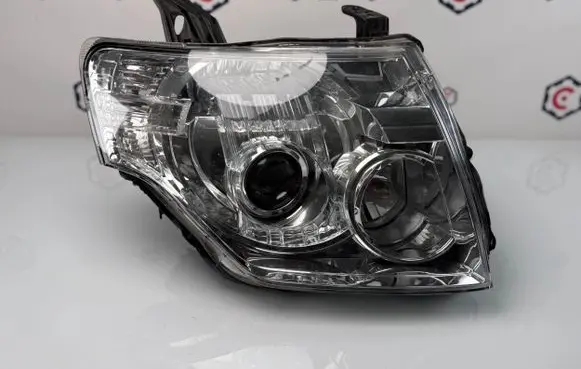 Mitsubishi Pajero Headlight/headlamp NUL