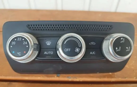 Audi A1 Climate control unit 8X0820043C