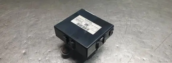 Toyota C-HR I Hand brake control module 8905010010