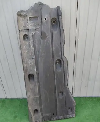 Audi Q2 - Engine splash shield/under tray 5Q0825201AE