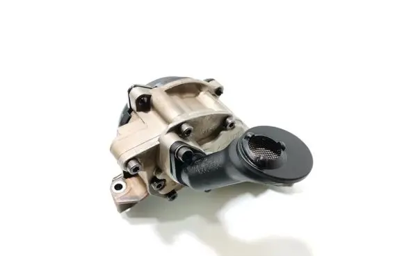 Volkswagen Golf V Oil pump 03C105Q