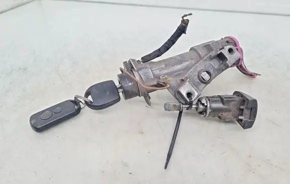 Volkswagen Golf IV Ignition lock 4B0905851C