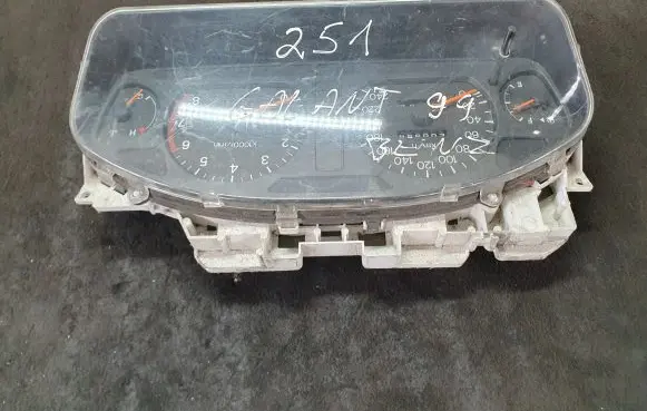 Mitsubishi Galant Speedometer (instrument cluster) MR444016 2573104022