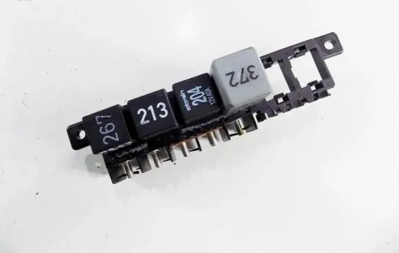 Audi A6 S6 C5 4B Relay mounting block 