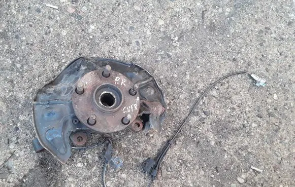 Toyota Corolla Verso E121 Front wheel hub NOCODE