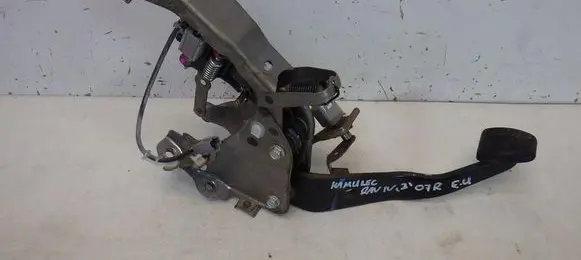 Toyota RAV 4 (XA30) Brake pedal