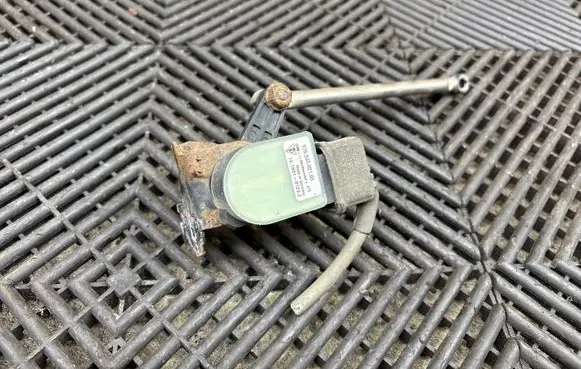 Porsche Panamera (970) Headlight/headlamp level sensor 97033302103