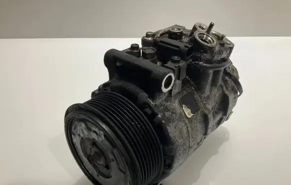 Mercedes-Benz CLS C219 Air conditioning (A/C) compressor (pump)