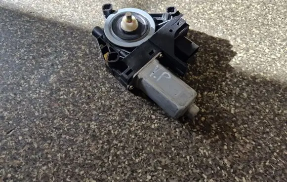 Dodge Durango Front door window regulator motor