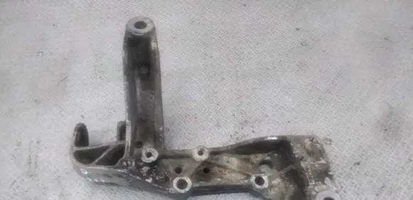 Volkswagen Touran I Engine mounting bracket