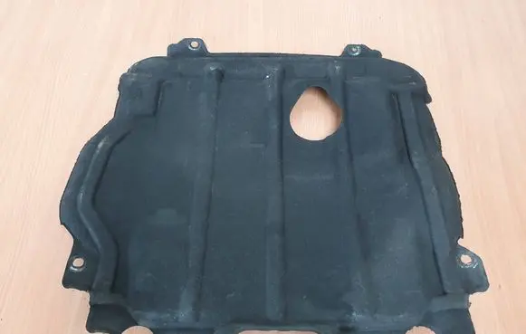 Jeep Cherokee Engine splash shield/under tray 68037062
