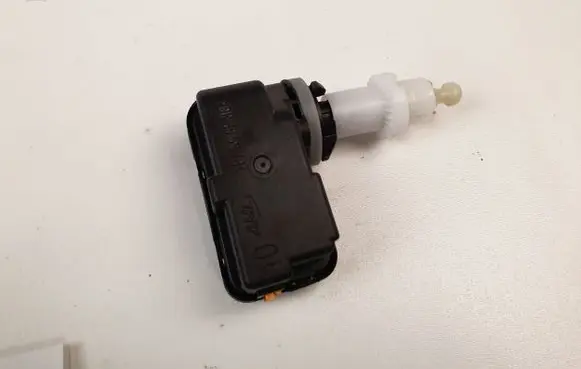 Volkswagen Golf VII Headlight level adjustment motor 