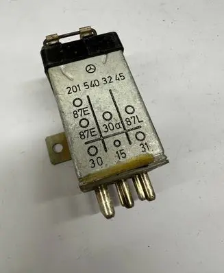 Mercedes-Benz E W124 Other relay 2015403245 A2015403245