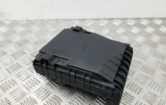 Volkswagen PASSAT B7 Fuse box set 3C0937125 1K0937132F