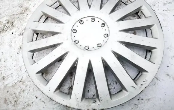 Toyota Avensis T220 R15 wheel hub/cap/trim 