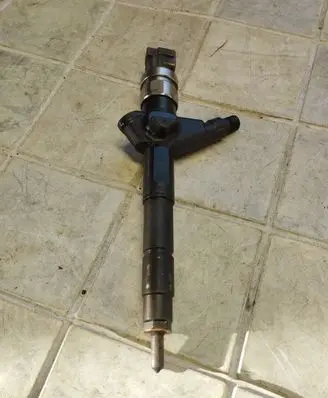 Nissan Almera Tino Fuel injector AW400AW4 02E00430