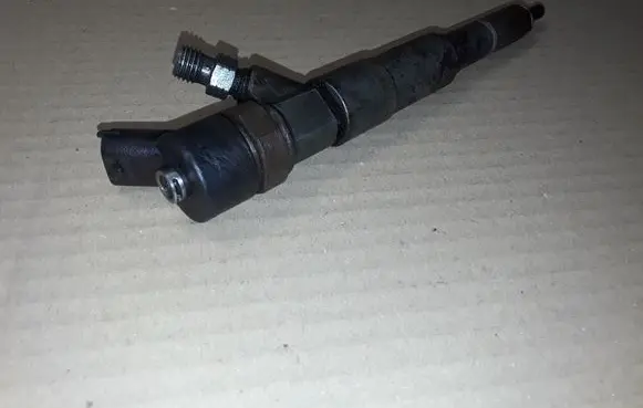 BMW 5 E39 Fuel injector 0445110029 2354093