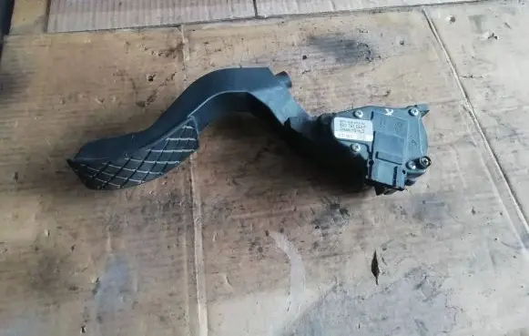 Volkswagen PASSAT B5.5 Accelerator throttle pedal 8D1721523F 6PV00837603