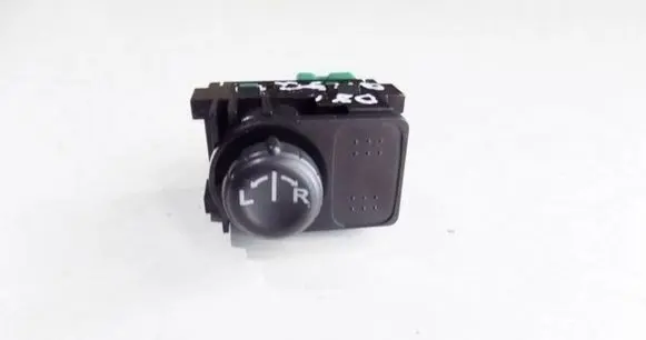 Nissan Qashqai Wing mirror switch