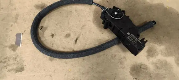 Mercedes-Benz E W238 Tailgate/trunk/boot lift motor A2047500060
