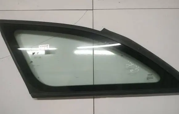 Nissan Primera Rear side window as2