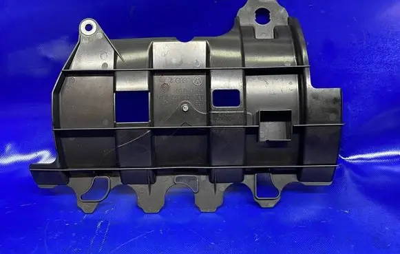 Volkswagen PASSAT B7 Oil breather separator 03L103623A