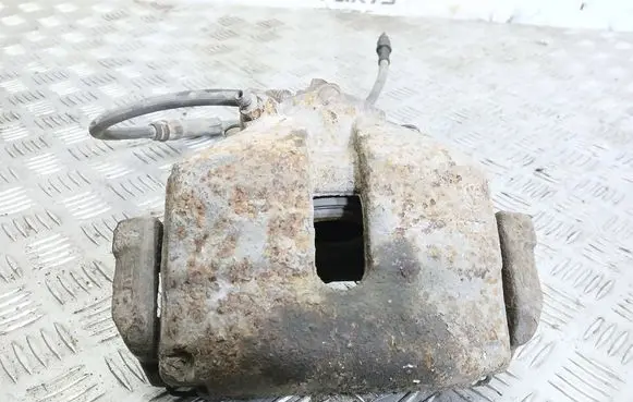 Volkswagen PASSAT B6 Front brake caliper 