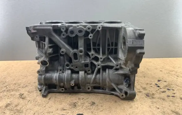 BMW 3 E90 E91 Engine block 83556841 N47D20A 2285304