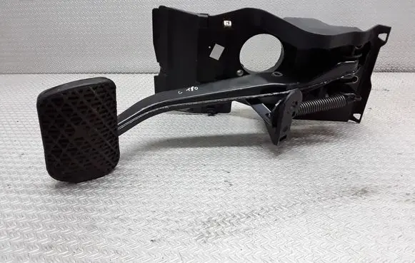 Mercedes-Benz C W203 Brake pedal A2032901001