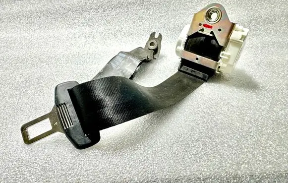Rear seatbelt