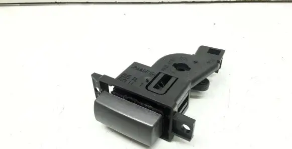 BMW 7 E65 E66 Glove box handle 7148751